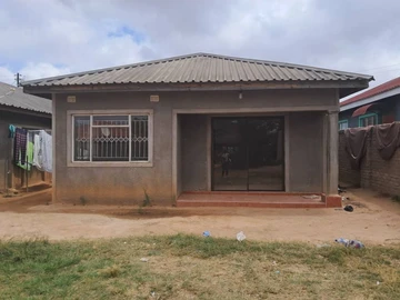 3-Bedroom House for Rent in Damofalls with Internet and Verandah