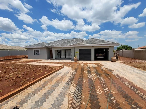 5-Bedroom House with Borehole in Mt Pleasant, Harare West for Sale