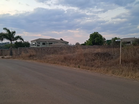 Borrowdale, Harare North: 6000 m² Residential Land for Sale