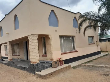 Karoi house for rent in Westeview suburbs