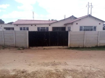  2 Bedroom Cottage for Rent in Budiriro, Harare - 900 m²