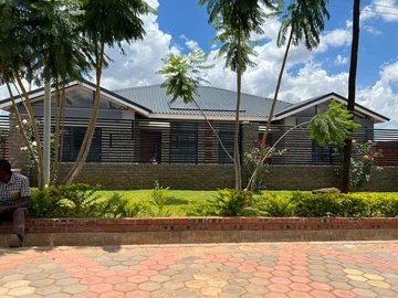 Newly Painted Cluster Home For Rental Close To Maranatha School