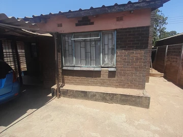 Sunny 3-Bed House with Carport in Harare's Glen View Area for Sale