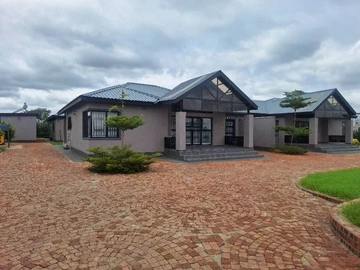 Prestigious 10-Bed Townhouse in Selbourne Park, Bulawayo