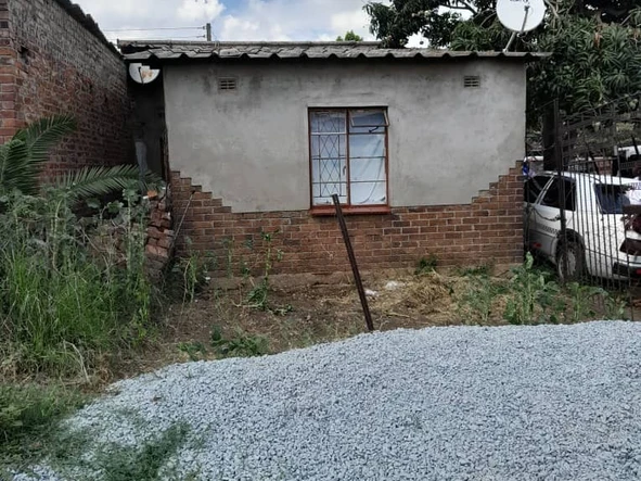 3-Bedroom House for Sale in Harare High Density, Mufakose - 220m² plot