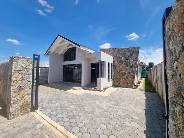 Charming 3BR/2BA Rental Home in Springvale, Ruwa with Modern Amenities