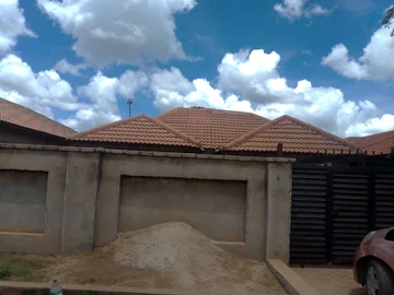 Charming 3-Bedroom Home in Rydale Ridge Park, Harare West