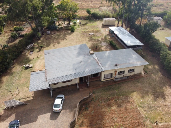 Delightful 3-Bedroom House with a Cozy Sunken Lounge and Fireplace, Just Moments from Gweru CBD