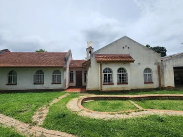 Charming 4-Bedroom Rental House with Amenities in Avonlea, Harare West