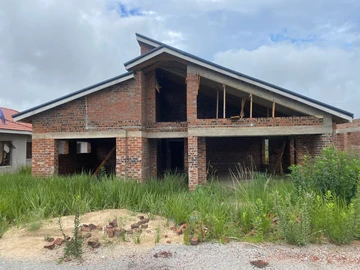 Incomplete 3 beds Family Home for Sale in Mabvazuva, Ruwa — Stunning Locale!