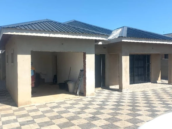 95% complete 4 beds main ensuite,walled and gated property in kutandara