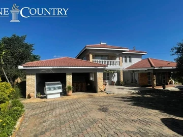 Luxurious 7 bedroomed house for Sale in Matsheumhlope