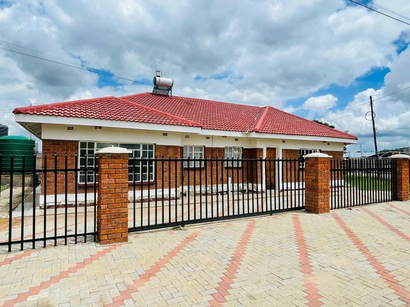 Madokero 3-Bedroom Main Ensuite to Let – Available 1st February