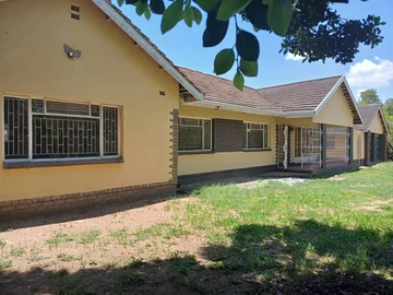 4-Bedroom House with En Suite in Waterfalls For Sale