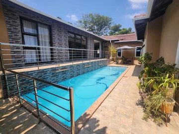 Luxury 5 Bedroom House with Borehole For Sale in Chisipite, Harare North