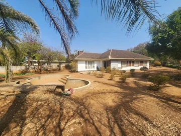 4-Bedroom House with Pool for Sale in Ilanda, Bulawayo East