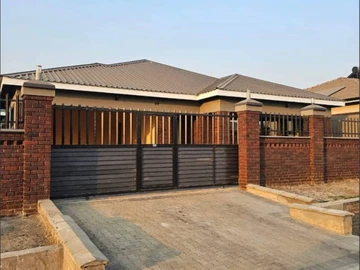 MADOKERO KUTANDARA ESTATE 4BEDS MORDEN HOUSE FOR SALE ASKING PRICE $136k Neg 