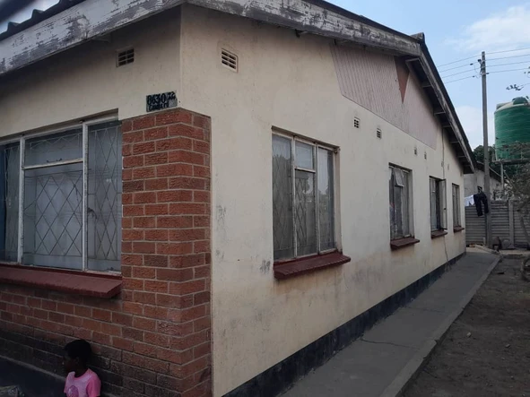 4-Bedroom House For Sale in Zengeza, Chitungwiza - 220m²