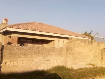 House available in Chitungwiza Unit L