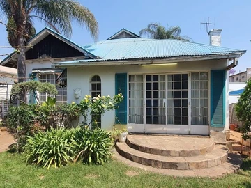 2 Bedroom House/Commercial Property FOR SALE