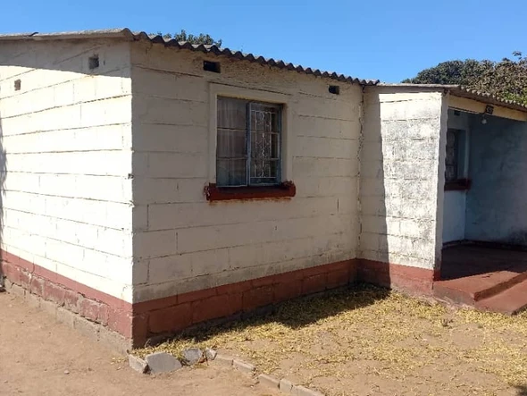 2-Bedroom House in Highfield,Lusaka with Title Deeds  sitting on 300sqm with Amenities & Parking