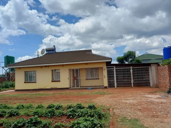 Charming 3-Bedroom Home in Zimre Park with Modern Amenities