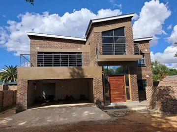 Spacious 4-Bedroom Apartment for Rent in Newlands, Harare with Borehole