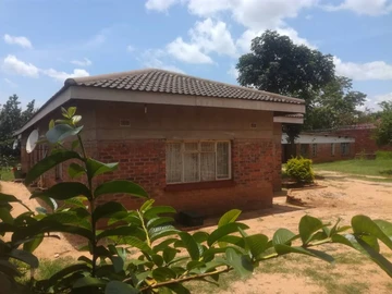 4-Bedroom Family Home with Cottage for Sale in Riverside, Chinhoyi