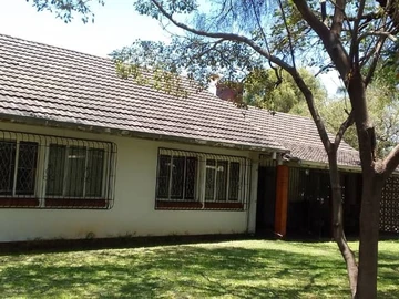 Charming 2-bedroom House on 1575m² in Eastlea, Harare with Garden & Garage