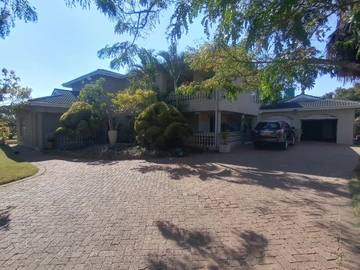 4-Bedroom 4-Bath Elegant House for Sale in Eastlea, Harare with Borehole