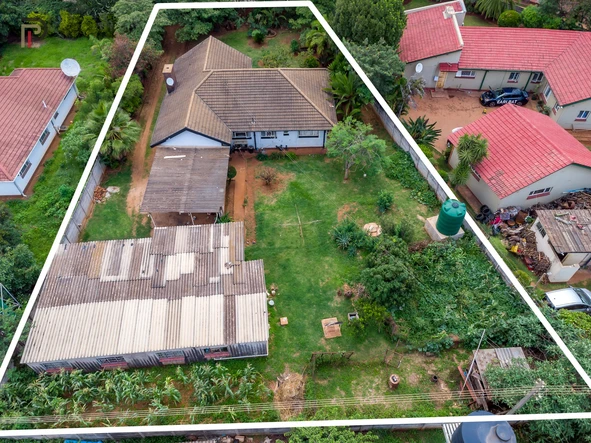 Spacious Family Home with Cottage on Expansive 1346sqm Plot in Hillside, Harare