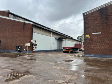 Warehouse to let - 3000sqm 