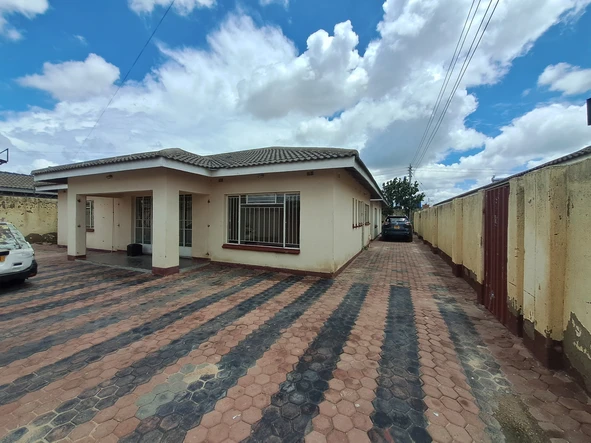 3-Bed, 2-Bath House for Rent in Mainway Meadows, Harare with Borehole