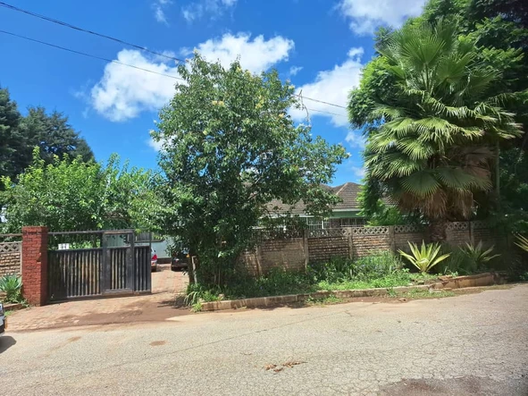 4-Bedroom House with Borehole on 3000m² Land in Emerald Hill, Harare