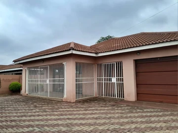 Spacious 4-Bedroom House for Rent in Glaudina, Harare West