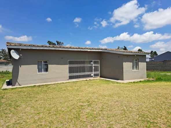 Charming 2-Bed Cottage in Hatfield