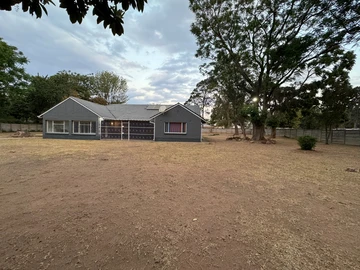 4-Bedroom House for Sale in Greendale, with Borehole, 400sqm Greenhouse  & 4400m² Land