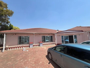 Spacious 8-Bedroom Luxury House for Sale in Belvedere, Harare