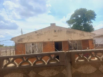 3BD Home in New Tafara, Harare: Walled Property with Fitted Kitchen & More