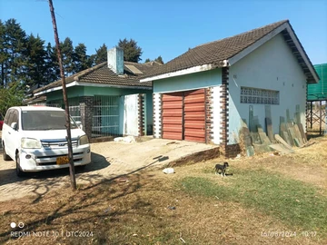 4-Bedroom House for Sale in Emerald Hill, Harare with Borehole