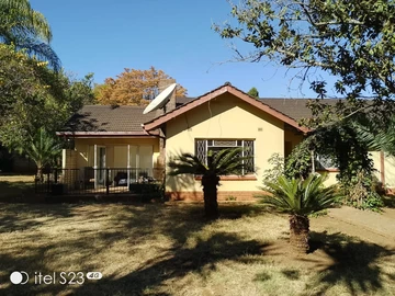 4-Bedroom Chic Cottage for Rent in Mount Pleasant, Harare with Borehole