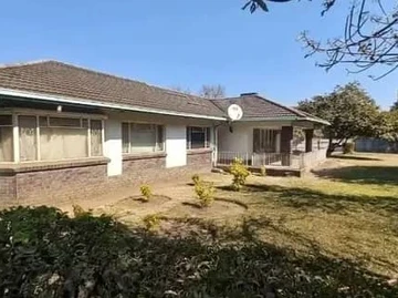 4-Bedroom House with Borehole on 3000m² Land in Emerald Hill, Harare