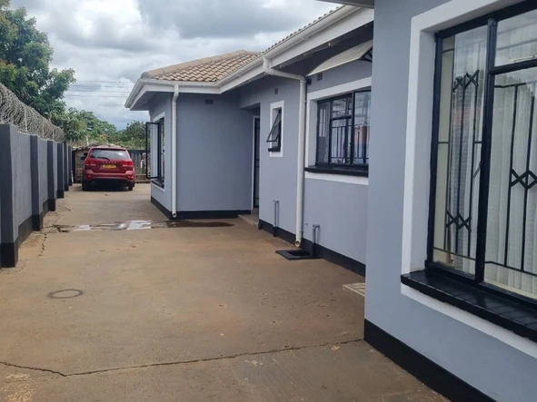 Spacious 5-Bed Home in Belvedere, Harare with Borehole