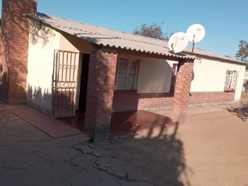 Solid 5 bedroomed house for sale in Dingumuzi, Plumtree.