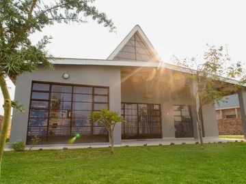 Arlington's Estates Beauty. 4-Bedroom Cluster house with Borehole in Arlington, Harare South