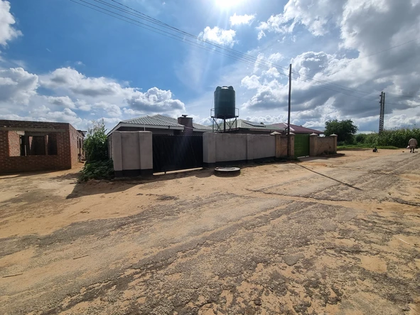 Charming 3-Bed Home with Borehole in Tafara, Harare