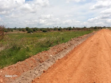 Along Chiremba Road 