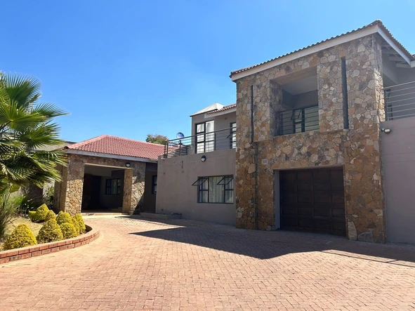 Luxurious 7-Bed, 6-Bath House For Sale in Helensvale, Harare