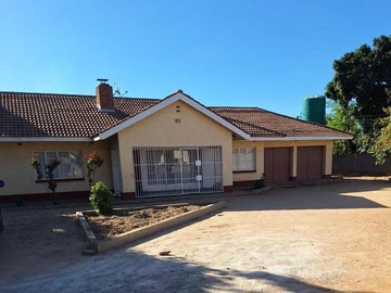 Quick sale!!! Solid house for sale in Zimre Park