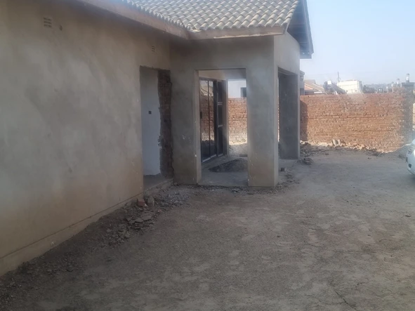  5 Bedroomed family Home for Sale in Madokero, Harare West